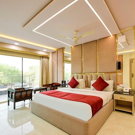 Staybook South Delhi Нью-Дели Экстерьер фото