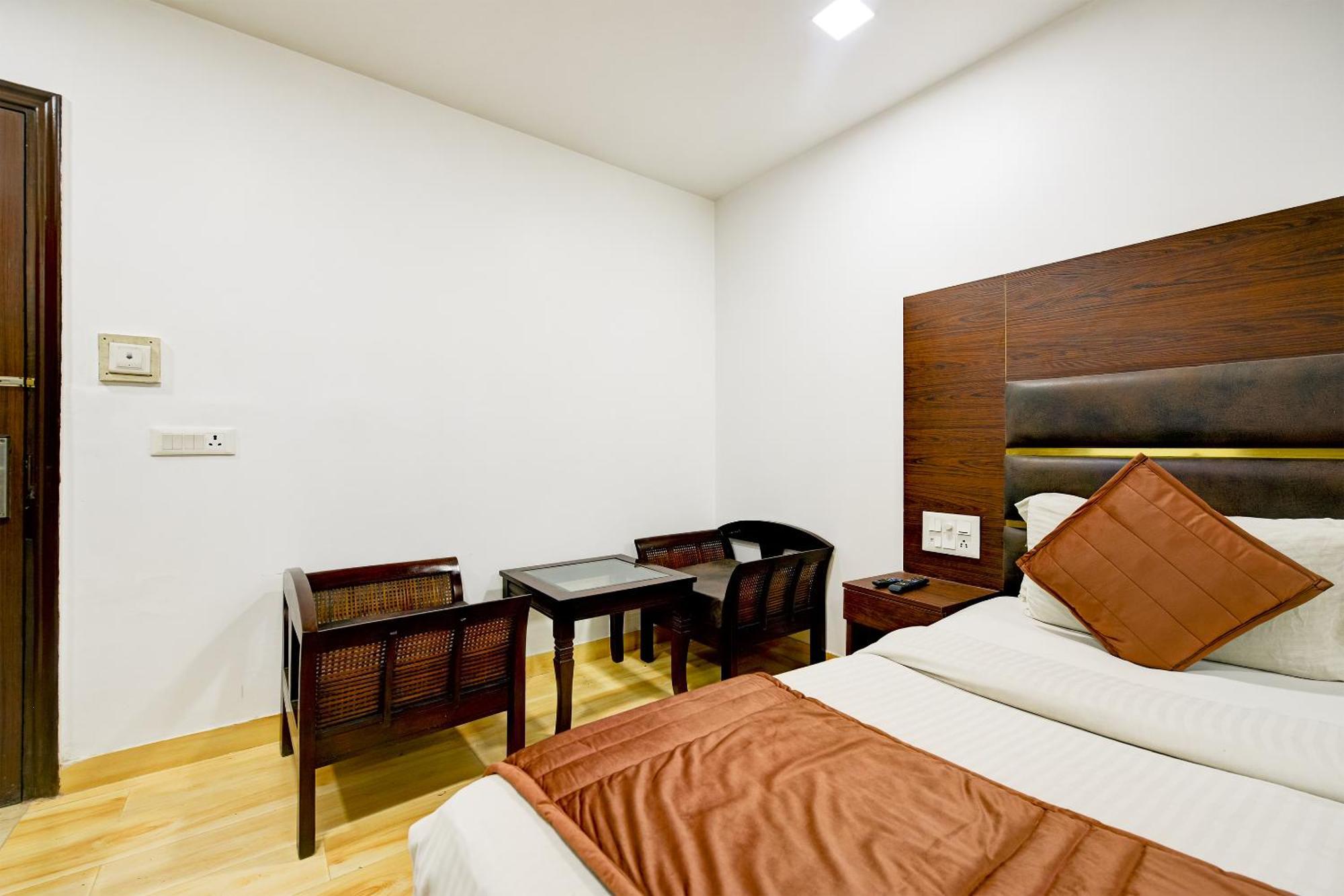 Staybook South Delhi Нью-Дели Экстерьер фото
