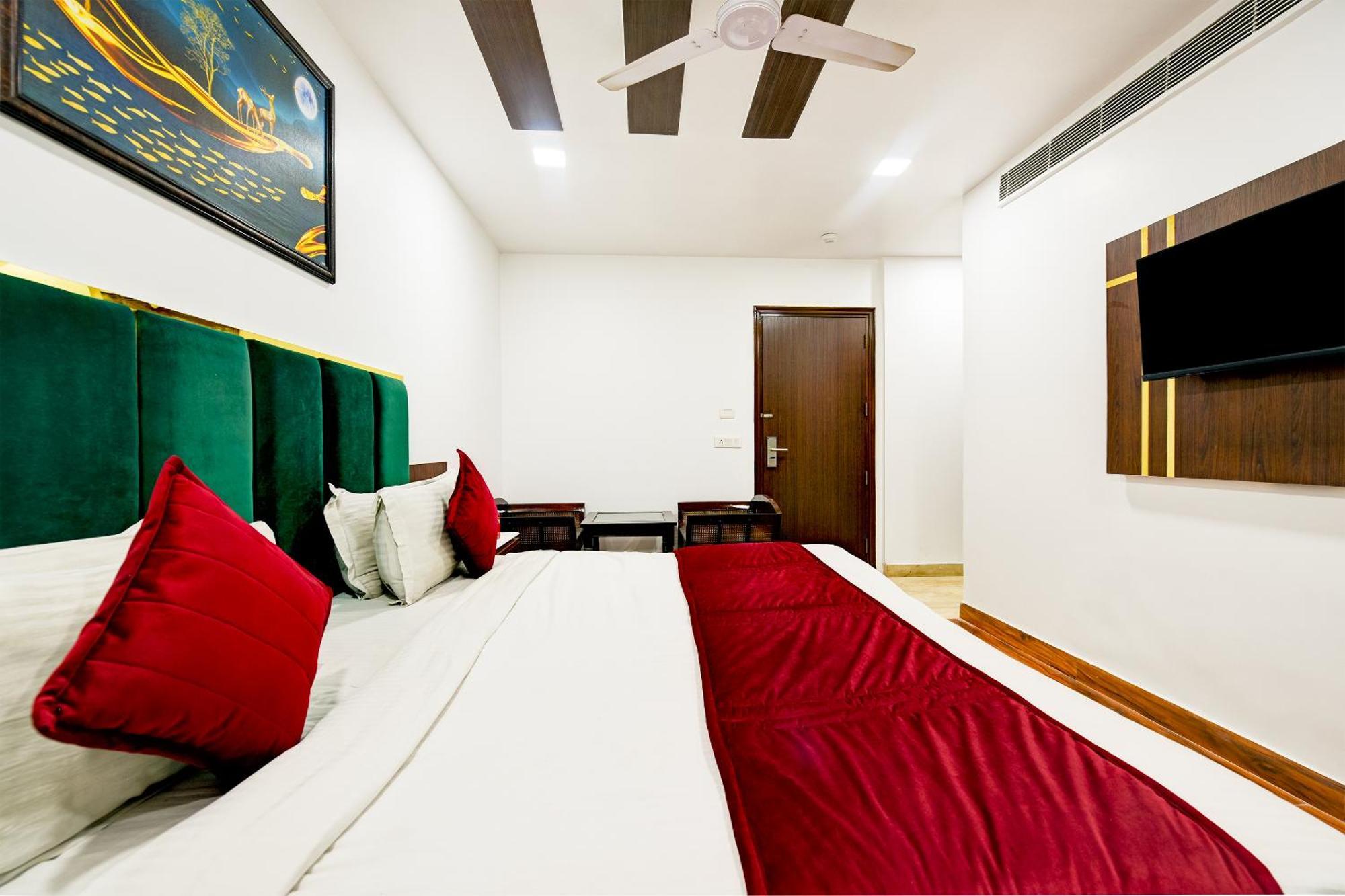 Staybook South Delhi Нью-Дели Экстерьер фото