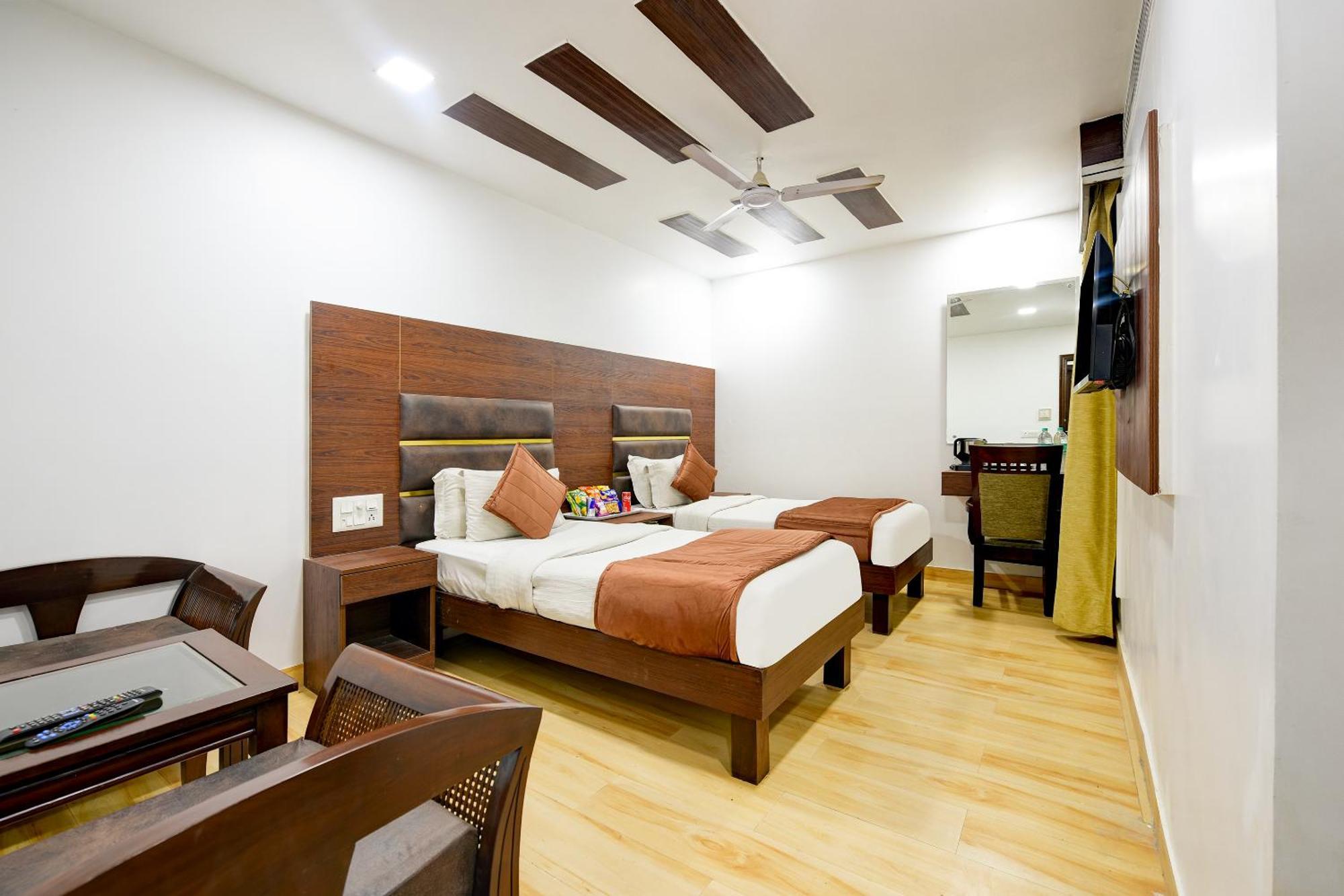 Staybook South Delhi Нью-Дели Экстерьер фото