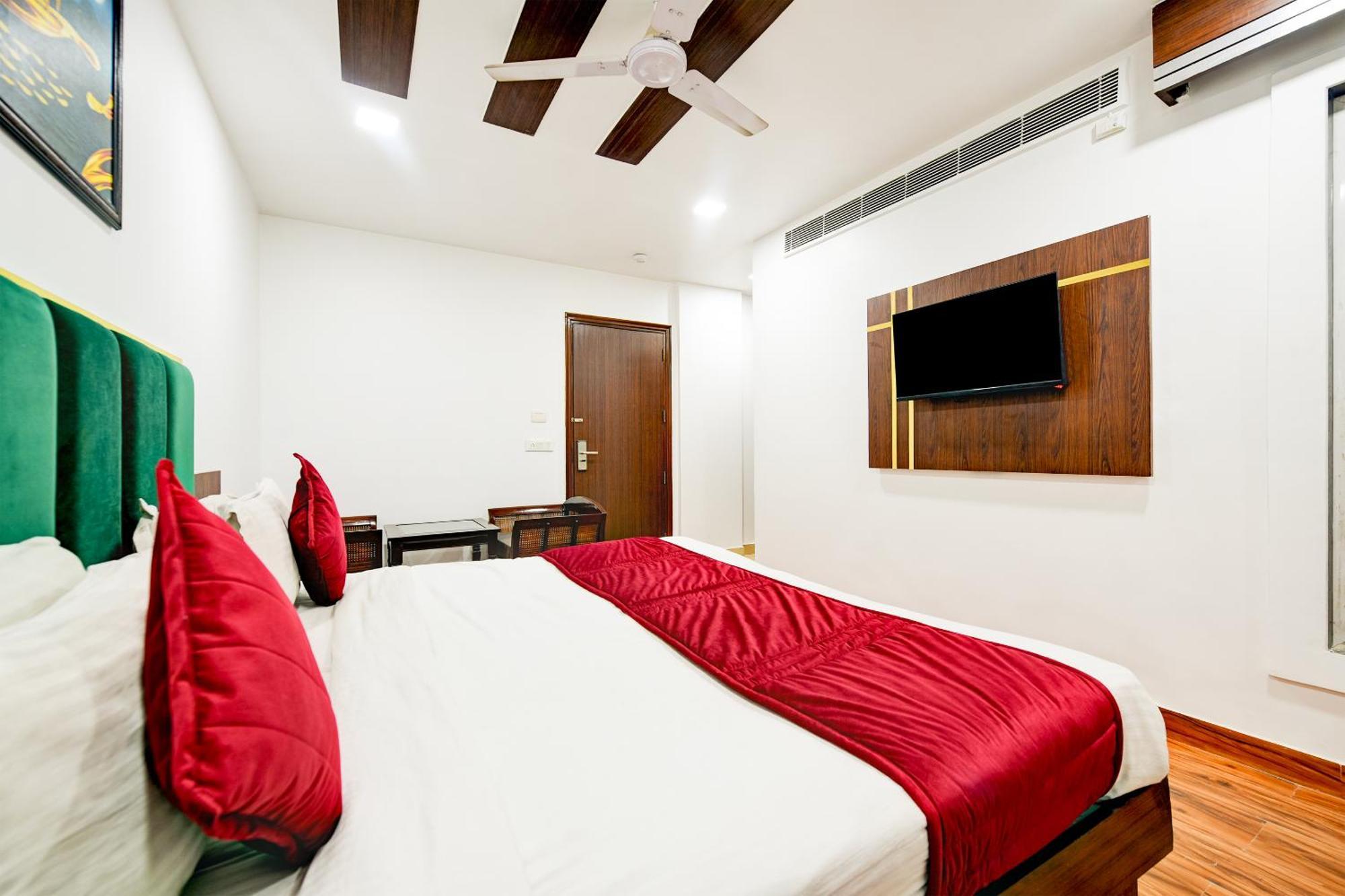 Staybook South Delhi Нью-Дели Экстерьер фото