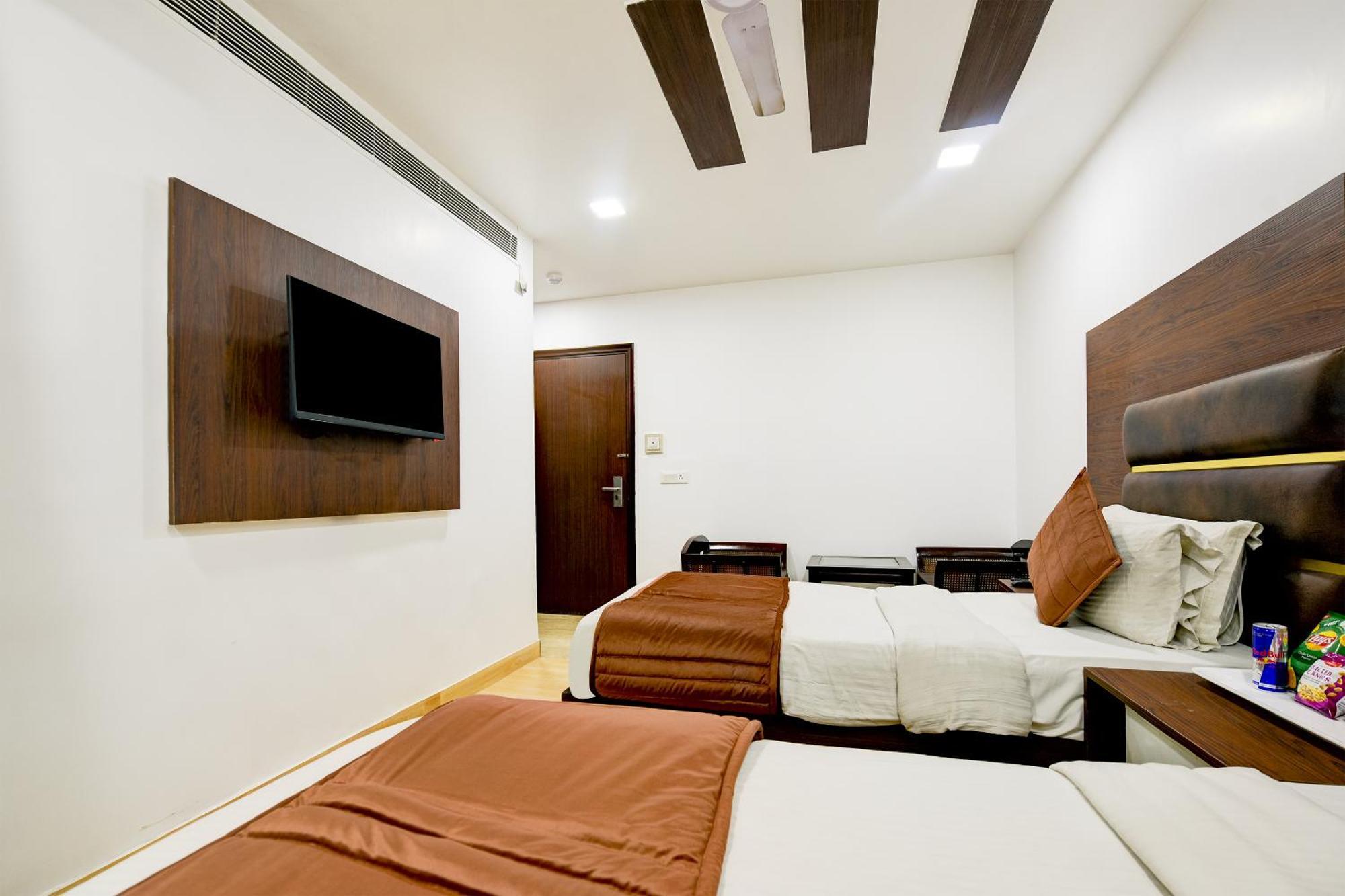 Staybook South Delhi Нью-Дели Экстерьер фото