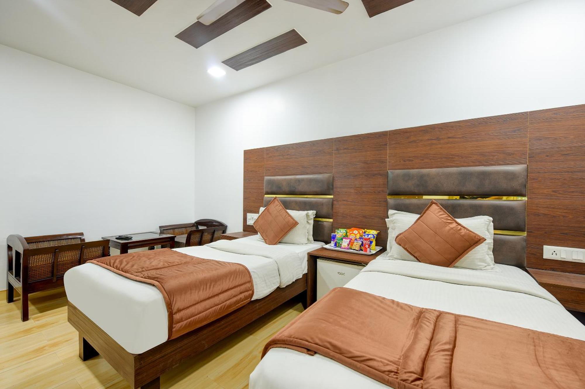 Staybook South Delhi Нью-Дели Экстерьер фото