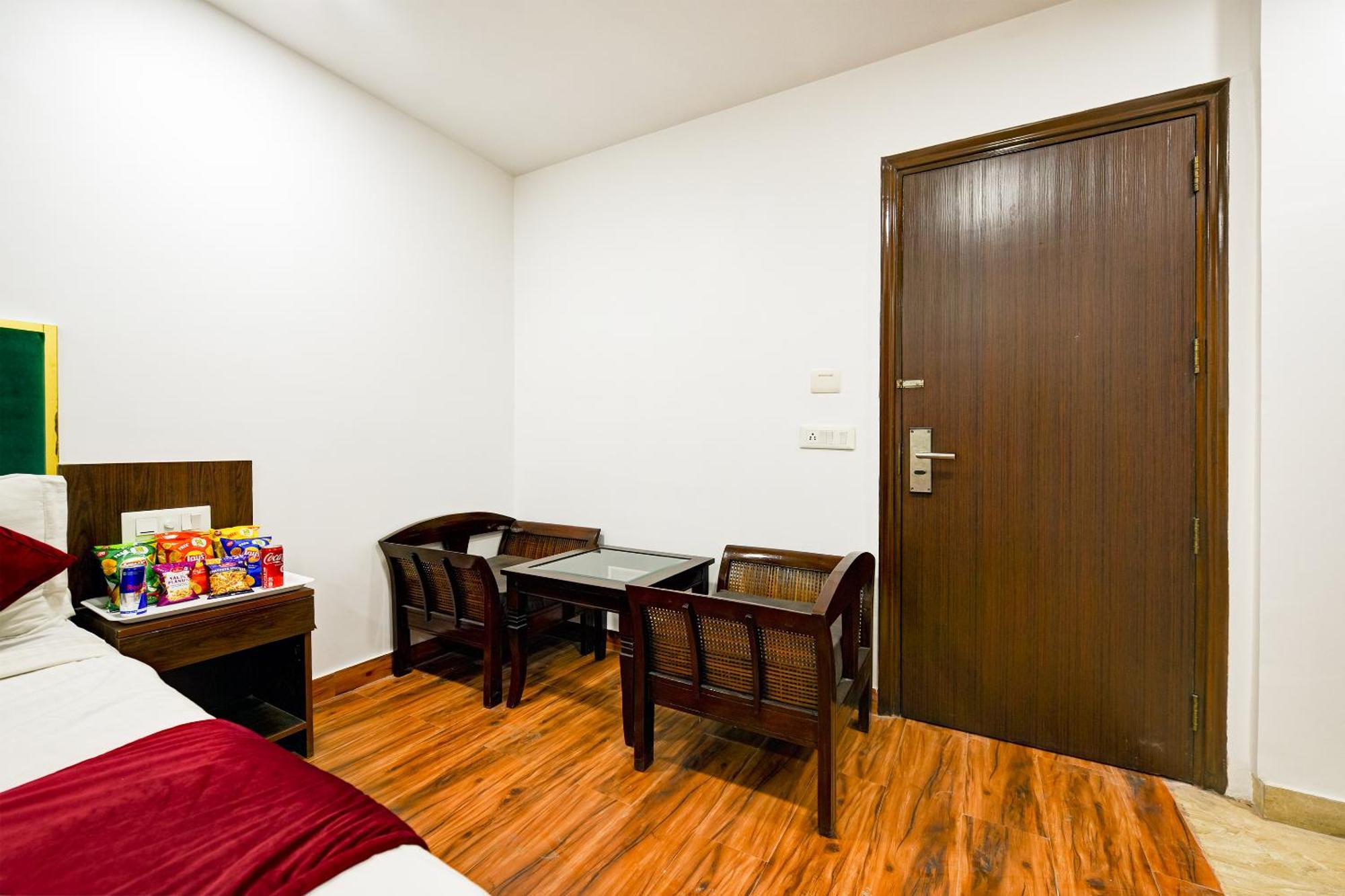 Staybook South Delhi Нью-Дели Экстерьер фото