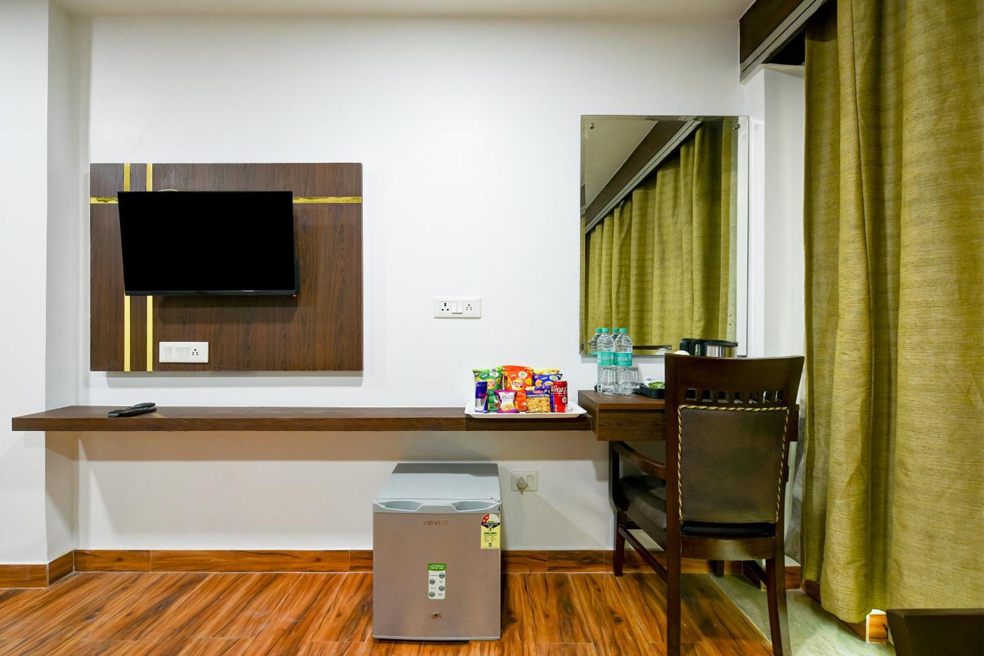 Staybook South Delhi Нью-Дели Экстерьер фото