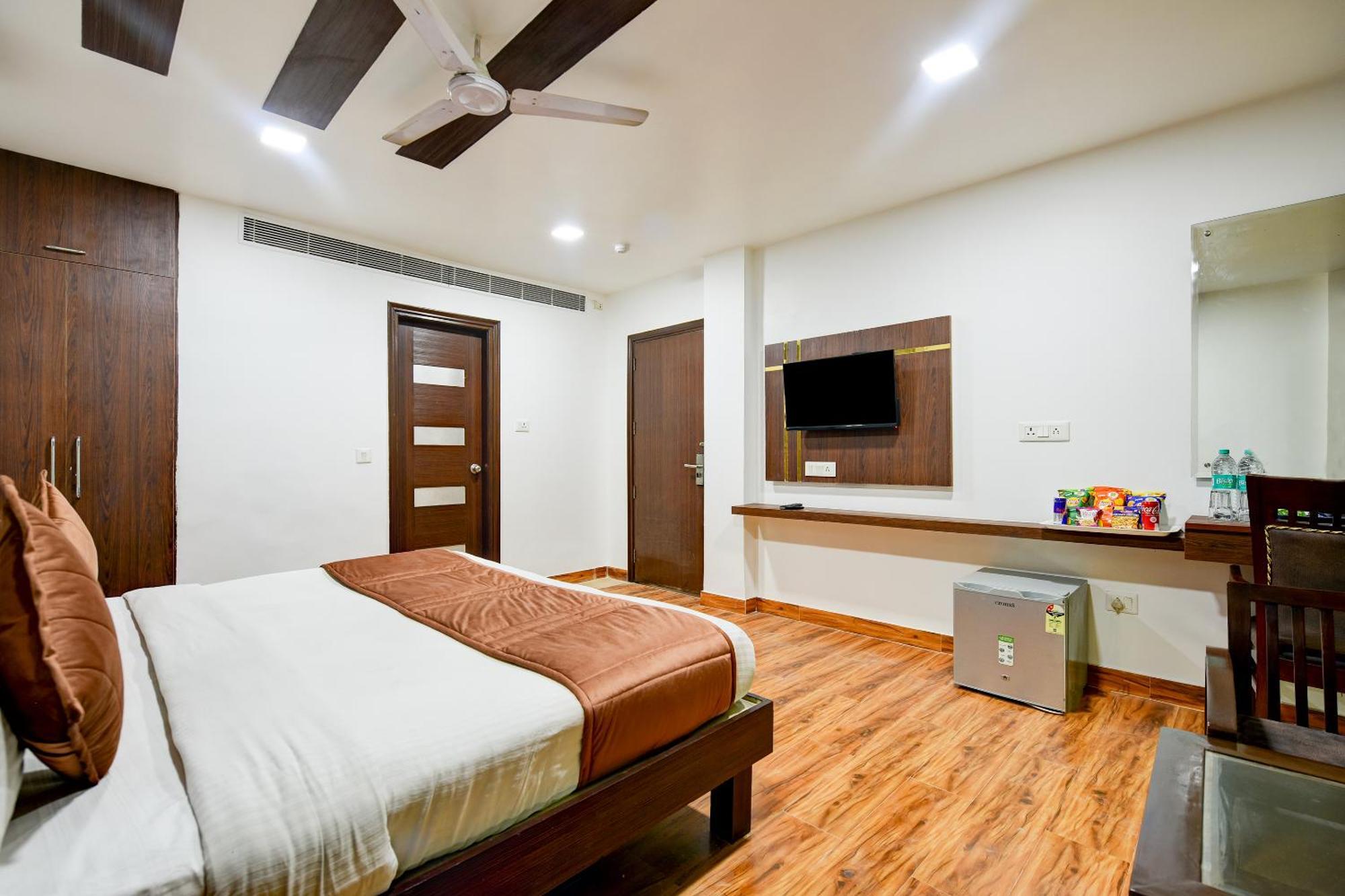 Staybook South Delhi Нью-Дели Экстерьер фото