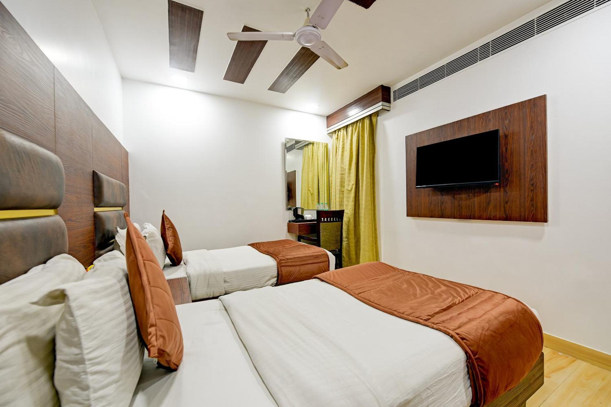 Staybook South Delhi Нью-Дели Экстерьер фото