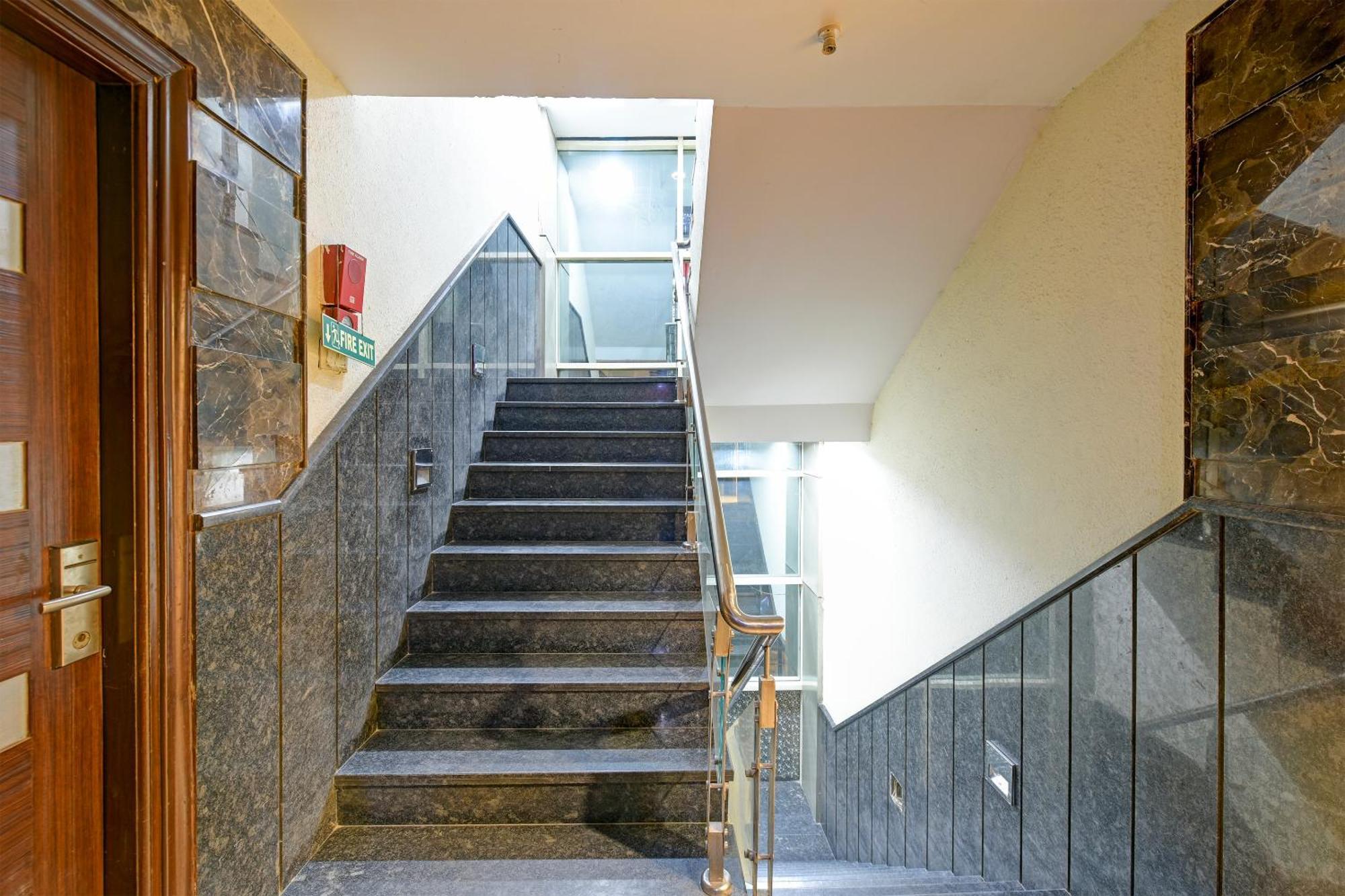 Staybook South Delhi Нью-Дели Экстерьер фото